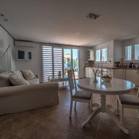 The Infinity 180 Luxury Suites Milia Екстер'єр фото